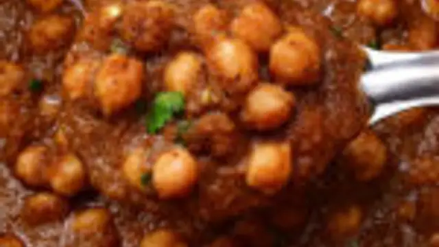 சப்பாத்தி, பூரியுடன் சாப்பிட ருசியான தாபா ஸ்டைல் சென்னா மசாலா இப்படி செய்து பாருங்கள்!