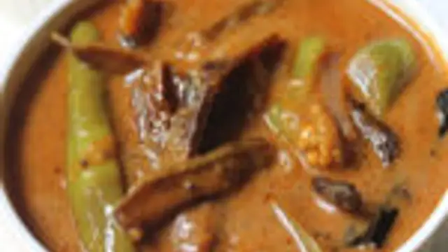 ருசியான அவரைக்காய் புளிக்குழம்பு ஒரு முறை இப்படி செய்து பாருங்க! ஒரு சட்டி சோறும் காலியாகும்!