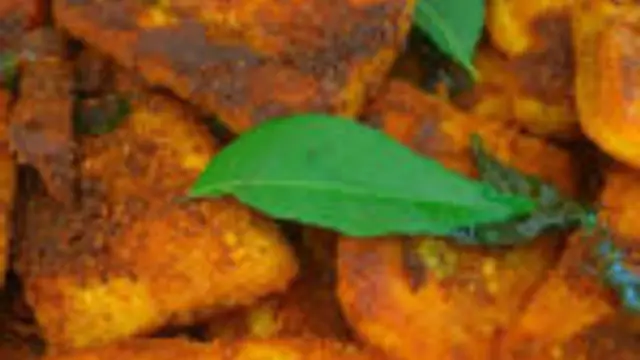 காரசாரமான எண்ணெயில் வதக்கிய வாழைக்காய் செய்வது எப்படி ?