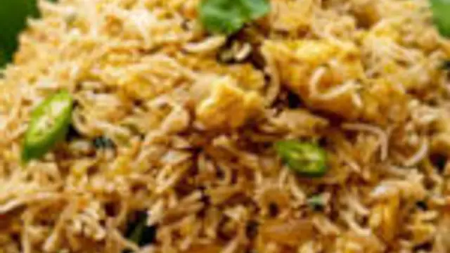 ரொம்ப ஈஸியா 10 நிமிஷத்துல ருசியான ஆம்லெட் மசாலா ரைஸ் செய்வது எப்படின்னு பார்க்கலாம்!