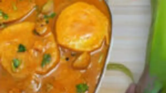 காரசாரமான ருசியில் வாழைக்காய் கிரேவி இப்படி செஞ்சி பாருங்க! குறைந்த நேரத்தில் பக்காவான கிரேவி ரெடி!
