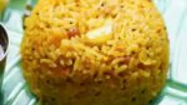 மதிய உணவுக்கு சுட சுட ருசியான அரிசி பருப்பு சாதம் இப்படி செய்து பாருங்க! இதன் ருசியே தனி ருசி தான்!!