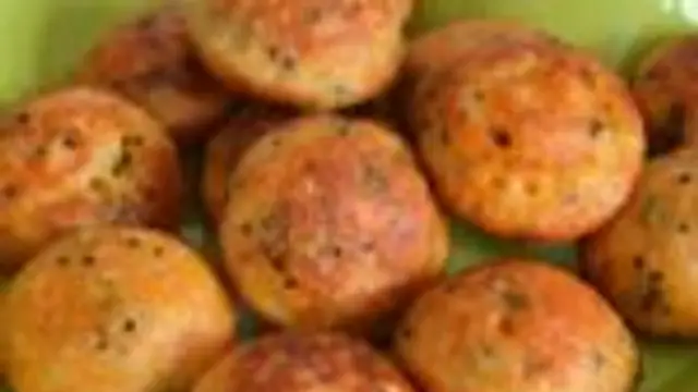 ஸ்நாக்ஸாக சாப்பிட ருசியான மசாலா பணியாரம் இப்படி செய்து பாருங்க! ஒரு சட்டி பணியாரமும் காலியாகும்!