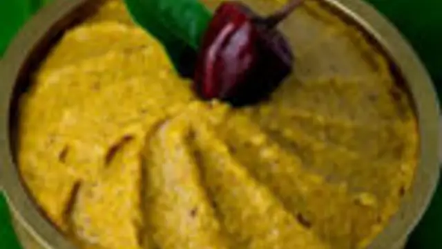 திரும்ப திரும்ப ஒரே சட்னி வைக்காமல்  பீர்க்கங்காய் சட்னி இப்படி செஞ்சி பாருங்க! 2 இட்லி சேர்த்தூ சாப்பிடுவாங்க!