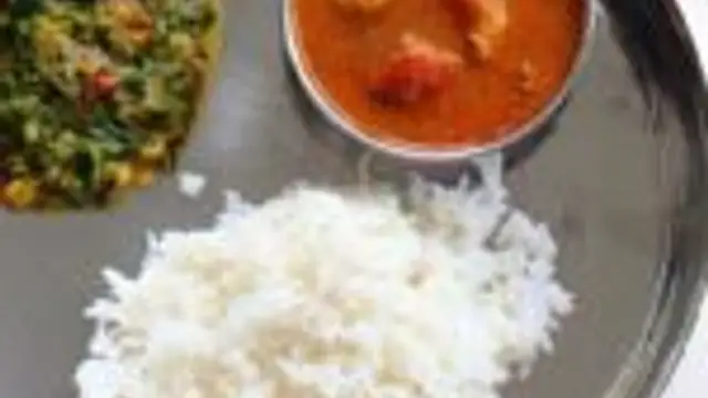 சுட சுட சோறுடன் ஊற்றி சாப்பிட ருசியான பூண்டு குழம்பு இப்படி செய்து பாருங்க! இதன் ருசியே தனி!
