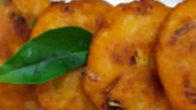 மாலை நேர ஸ்நாக்ஸாக சாப்பிட ருசியான சர்க்கரைவள்ளி கிழங்கு வடை இப்படி செய்து பாருங்க!