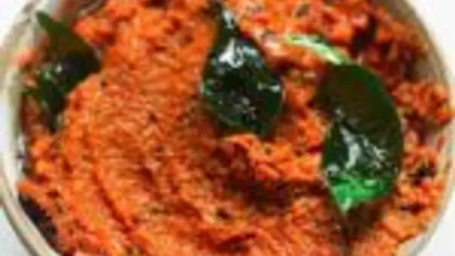 சுட சட சோறுடன் பிசைந்து சாப்பிட தக்காளி துவையல் இப்படி செய்து பாருங்க! இதன் சுவையே தனி!
