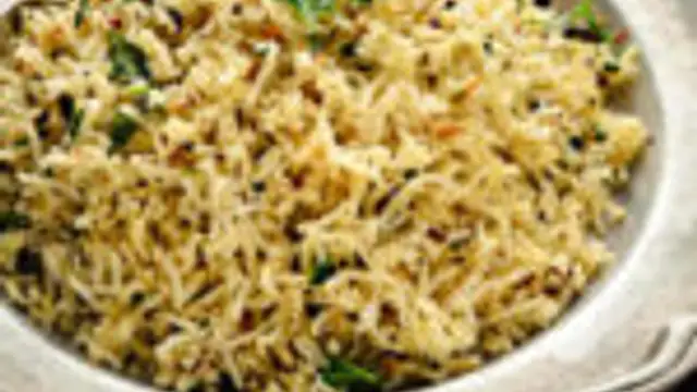 10 நிமிடத்தில் சுவையான மற்றும் ஆரோக்கியமான துளசி பிரைட் ரைஸை வீட்டிலேயே செய்து பாருங்கள் ருசி மிகவும் அபாரமாக இருக்கும்!!