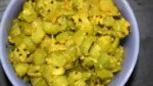 கல்யாண வீட்டு பீர்க்கங்காய் பொரியல் இப்படி செஞ்சி பாருங்க! அசத்தலான ருசியில் இருக்கும்!