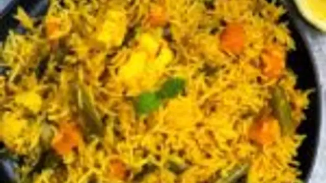 சுட சுட ருசியான வெஜிடபிள் பிரியனி இனி இப்படி செய்து பாருங்க! இதன் ருசியே தனி ருசி தான்!