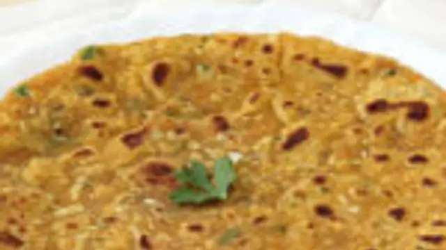முட்டைக்கோஸ் பராத்தா இப்படி ஒரு முறை வீட்டிலேயே செய்து பாருங்கள் மிகவும் ருசியாக இருக்கும்!!!