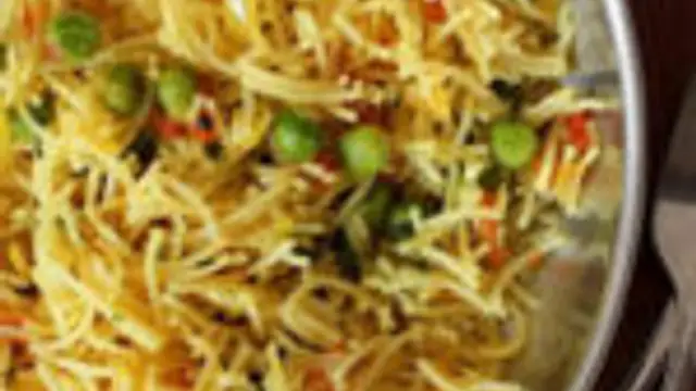 இடியாப்பம் ப்ரை, காலை மதியம் இரவு என எந்த வேலைகளில் வேணாலும் உணவாக எடுத்துக் கொள்ளலாம்!!!