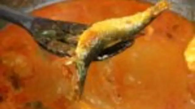 வீடே கமகமக்கும் சால மீன் குழம்பு செய்வது எப்படி ?