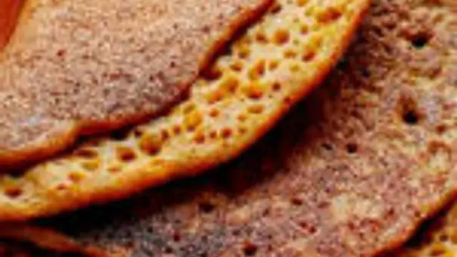சுவையான கருப்பட்டி தோசை செய்வது எப்படி ?