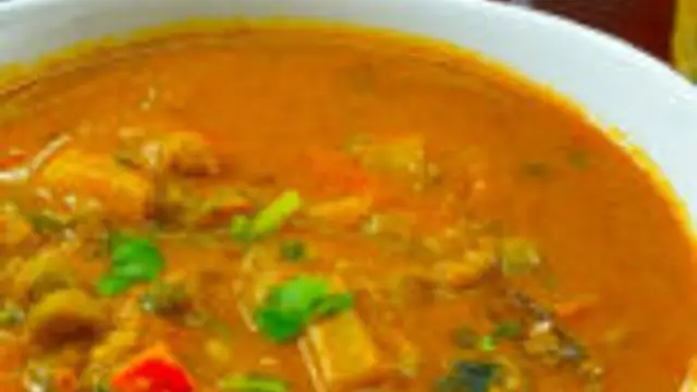 காலை டிபனுக்கு ருசியான உருளைக்கிழங்கு பட்டாணி குருமா இப்படி செய்து பாருங்க! பூரியோ தோசையே 2 அதிகமாவே சாப்பிடுவாங்க!
