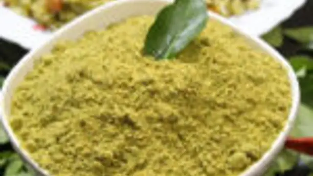 இட்லி தோசைக்கு ஏற்ற ருசியான கருவேப்பிலை இட்லி பொடி  இப்படி செய்து பாருங்க! இதன் ருசியே தனி ருசி!