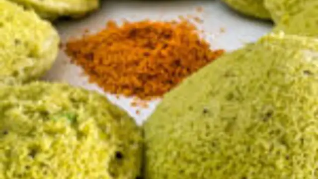 பூ போன்ற மிருதுவான பீஸ் மசாலா இட்லி இப்படி செய்து பாருங்க அசத்தலான சுவையில்!