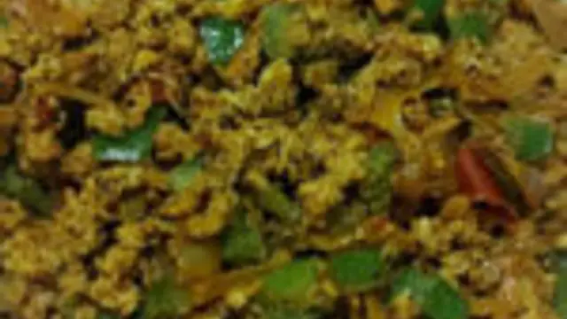 சாதத்துக்கு கூட வச்சு சாப்பிட பக்காவான ஒரு முட்டை குடைமிளகாய் ப்ரை இப்படி ஒரு தடவை செஞ்சு பாருங்க!