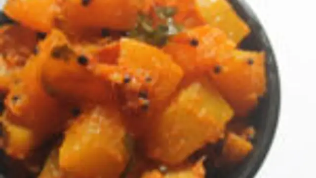 மதிய உணவுக்கு ஏற்ற ருசியான பரங்கிக்காய் பொரியல் கூட்டு இப்படி செய்து பாருங்க!