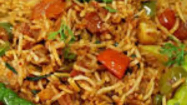வெஜிடபிள் புலாவ் இந்த மாதிரி ஒரு தடவை சிம்பிளா செஞ்சு பாருங்க குழந்தைகளுக்கு ரொம்ப பிடிக்கும்!!