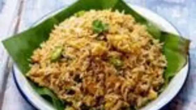 மதிய உணவை ருசியாக மாற்ற சுட சுட முட்டை ரைஸ் இப்படி செய்து பாருங்க! ஆஹா இதன் சுவையே தனி!