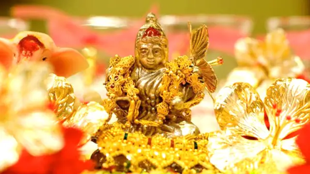 அட்சய திரிதியை அன்று தங்கத்தை தவிர அதிர்ஷ்டம் வருவதற்கு வாங்க வேண்டிய மற்ற பொருட்கள்