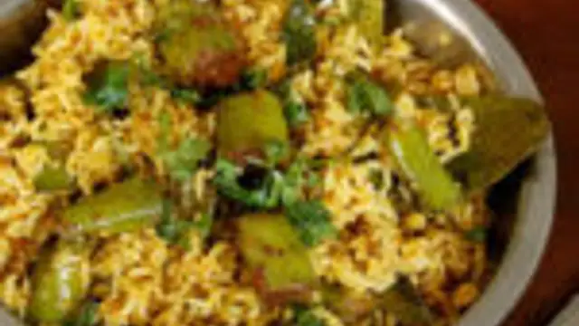 மதிய உணவிற்கு சுட‌ சுட ஒன் பாட் கத்திரிக்காய் சாதம் இப்படி ஒரு முறை செய்து பாருங்கள்!!