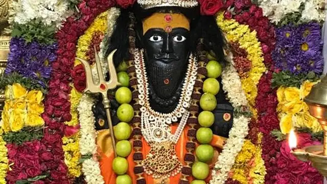 நம்ம ஊர் காவல் தெய்வம் முனீஸ்வரர் மகத்துவம் தெரியுமா ? அவரின் எலுமிச்ச பழத்தின் சக்தி மகிமை பற்றி தெரியுமா ?