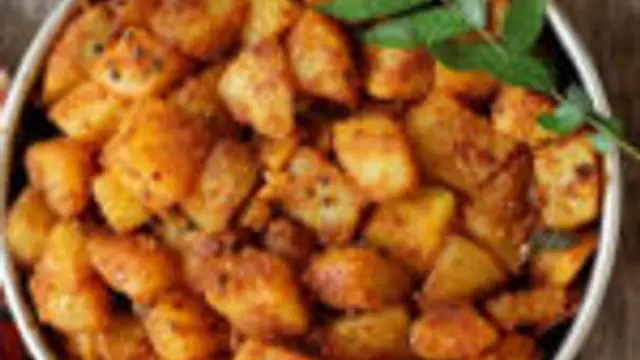 சுவையான பூண்டு உருளைக்கிழங்கு வறுவல் செய்வது எப்படி ?