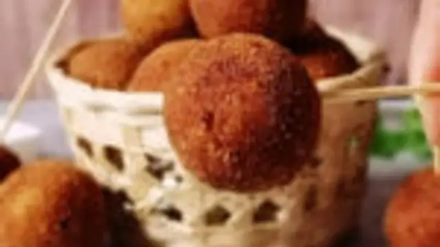 மொறு மொறு ருசியான மீன் லாலிபாப் இப்படி ரெம்ப ஈஸியாக வீட்டிலயே செய்யலாம்!