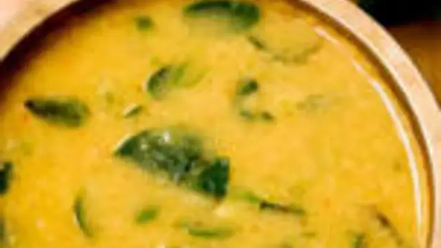 முருங்கைக்கீரை சாப்பிட அடம்பிடிக்கும் குழந்தைகளுக்கு இப்படி புளிக்குழம்பு வைத்து கொடுத்து பாருங்கள் ருசித்து சாப்பிடுவார்கள்!!!