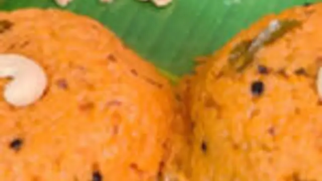 காலை உணவிற்கு சுட சுட தக்காளி பொங்கல் ஒரு முறை இப்படி செய்து பாருங்கள்!!
