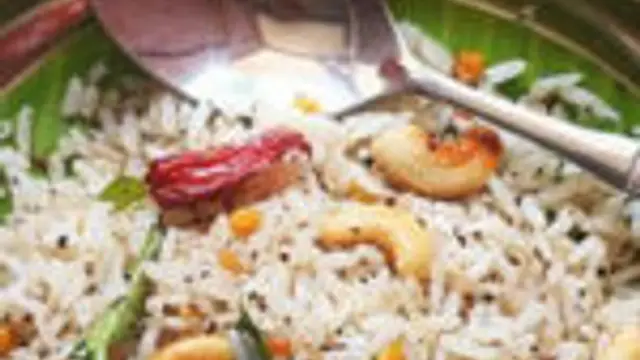 டிபன் பாக்ஸில் கொடுத்து விட ருசியான பெப்பர் ரைஸ் இப்படி செஞ்சி பாருங்க வீடே மணமணக்கும்!