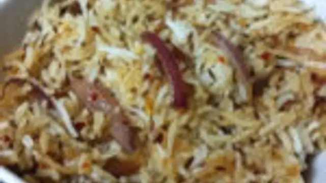 பிரைடு ஆனியன் ரைஸ் இந்த மாதிரி ஒரு தடவை செஞ்சு பாருங்க!!