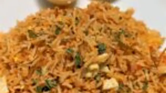 மதிய உணவுக்கு சுட சுட ருசியான முட்டை புலாவ் இனி இப்படி செய்து பாருங்க! இதன் ருசியே தனி ருசி!