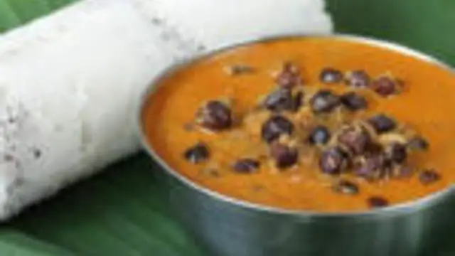 கேரளா பேமஸ் கடலைக்கறி , இது ஆப்பம் புட்டுக்கு மட்டும் இல்ல வீட்ல எந்த டிபன் செஞ்சாலும் அதுக்கு இந்த கடலை கறி பக்க வான சைடிஷ் ஆக இருக்கும்!!!