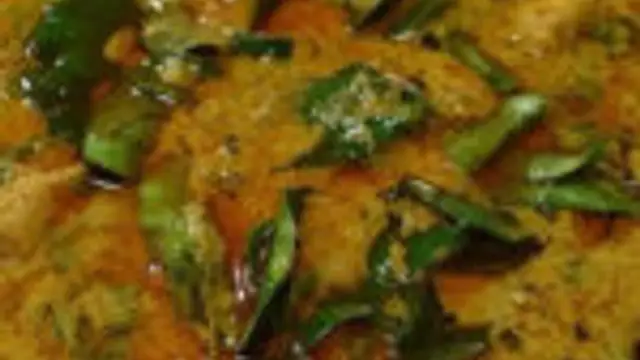 சப்பாத்தி, இட்லி, தோசை போன்ற உணவுகளுக்கு ஏற்ற பெப்பர் சிக்கன் சால்னா ஒரு தடவை இந்த முறையில் செய்து பாருங்கள்!!