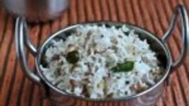 மணமணக்கும் சுவையான வெங்காய சாதம் செய்வது எப்படி ?