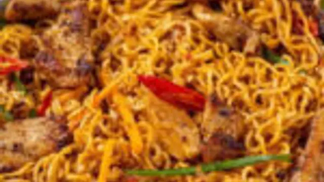 குழந்தைகளுக்கு மிகவும் பிடித்த மேகி சிக்கனுடன் சேர்த்து இப்படி ஒரு முறை செய்து கொடுங்கள் விரும்பி சாப்பிடாதவர்கள்!!