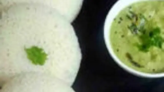 காலை உணவிற்கு மிருதுவான வெள்ளரிக்காய் இட்லி இப்படி ஒரு முறை செய்து பாருங்கள்!!