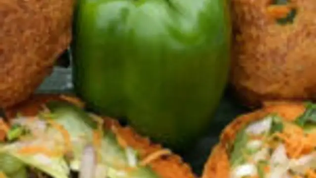 சுவையான குடைமிளகாய் போண்டா செய்வது எப்படி ?