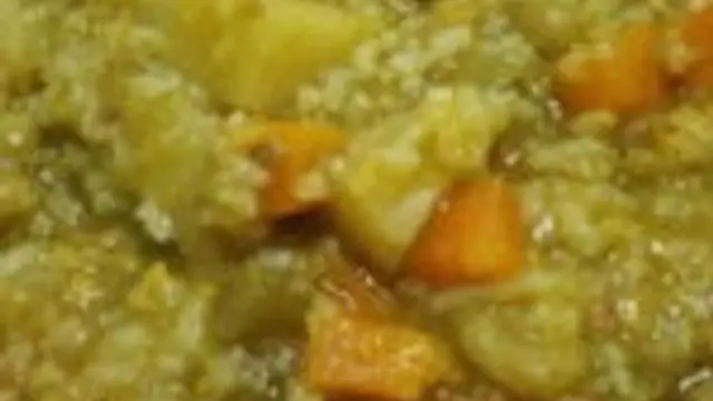 காலை உணவிற்கு எப்போதும் ஒரே மாதிரியான ரெசிபி செய்யாமல் சற்று வித்தியாசமாக இந்த பச்சைப்பயறு கிச்சடியை செய்து பாருங்கள்!!