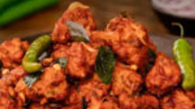 மாலை நேர ஸ்நாக்ஸாக சாப்பிட ருசியான முட்டை சில்லி இப்படி ட்ரை பண்ணி பாருங்கள்!
