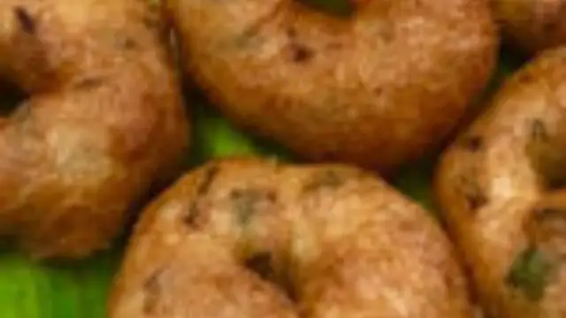 மாலை நேரத்தில் டீ காபியுடன் சேர்த்து சாப்பிட முட்டைக்கோஸ் வடை இப்படி ஒரு முறை செய்து பாருங்கள்!!