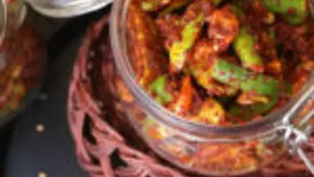 இது வரை கோவைக்காயை கொண்டு வறுவல், பொரியல் தான் செய்துள்ளீர்களா? இனி கோவைக்காயில் ஊறுகாய் செய்து பாருங்கள் இதன் சுவைக்கு அடிமையாகிவிடுவீர்கள்!!!