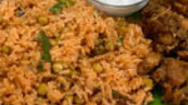 வீடே மணக்க மணக்க ருசியான தேங்காய்ப்பால் தக்காளி சாதம் இனி இப்படி செஞ்சி பாருங்க! இதன் ருசியே தனி தான்!