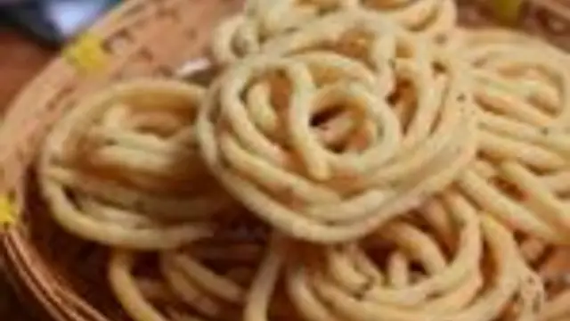 மொறு மொறுனு ருசியான அவல் முறுக்கு இப்படி செய்து பாருங்க! இதன் ருசியே தனி தான்!!