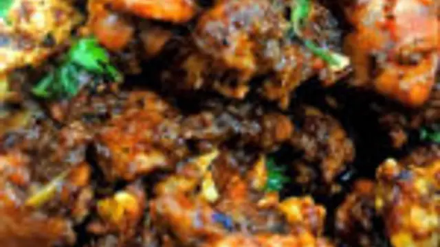 சில்லி ஆம்லெட் ரெசிபி இந்த மாதிரி ஒரு தடவை செஞ்சு பாருங்க வித்தியாசமா இருக்கும்!!
