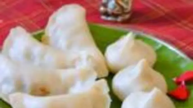 தித்திக்கும் சுவையில் கருப்பட்டி மோதகம் எப்படி செஞ்சி பாருங்க!