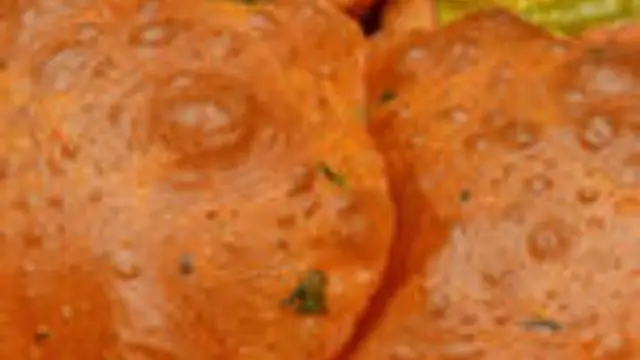 டிபனுக்கு வழக்கம் போல் இல்லாமல் தக்காளி மசாலா பூரி இப்படி ட்ரை பண்ணி பாருங்க!